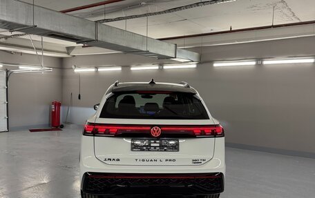 Volkswagen Tiguan, 2025 год, 4 880 000 рублей, 6 фотография