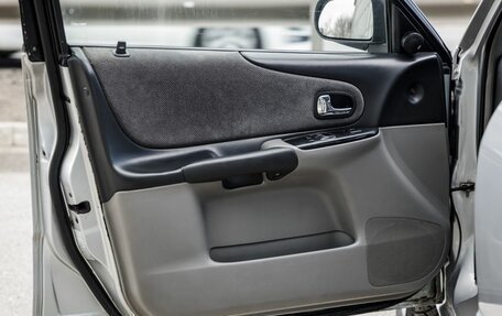 Mazda 323, 2001 год, 378 000 рублей, 14 фотография