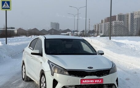 KIA Rio IV, 2021 год, 990 999 рублей, 1 фотография