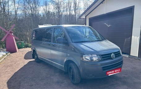 Volkswagen Caravelle T5, 2013 год, 1 550 000 рублей, 2 фотография