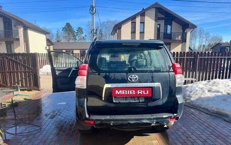 Toyota Land Cruiser Prado 150 рестайлинг 2, 2011 год, 2 700 000 рублей, 6 фотография