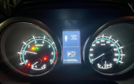 Toyota Land Cruiser Prado 150 рестайлинг 2, 2011 год, 2 700 000 рублей, 11 фотография