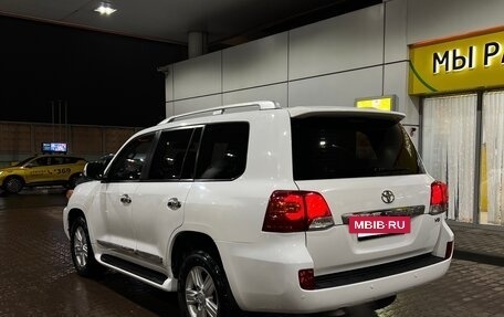 Toyota Land Cruiser 200, 2014 год, 4 899 000 рублей, 2 фотография