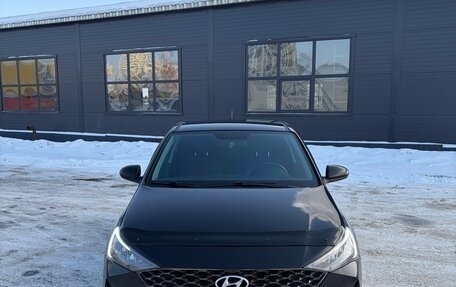 Hyundai Solaris II рестайлинг, 2021 год, 1 590 000 рублей, 2 фотография