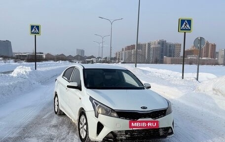 KIA Rio IV, 2021 год, 990 999 рублей, 2 фотография