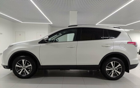 Toyota RAV4, 2017 год, 2 107 000 рублей, 12 фотография