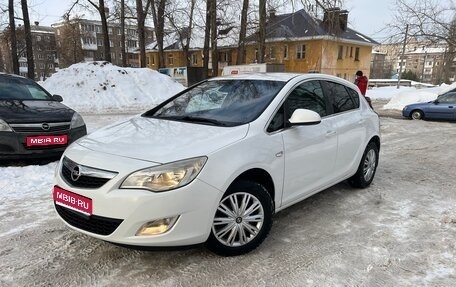 Opel Astra J, 2011 год, 670 000 рублей, 1 фотография