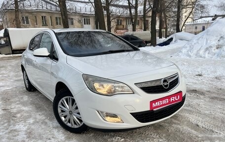 Opel Astra J, 2011 год, 670 000 рублей, 3 фотография