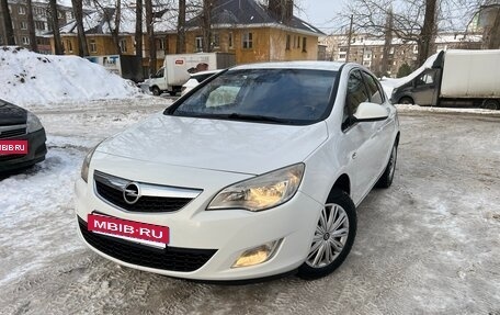 Opel Astra J, 2011 год, 670 000 рублей, 2 фотография
