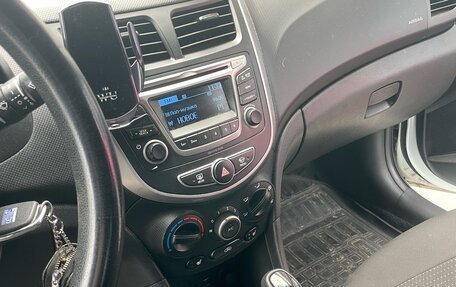 Hyundai Solaris II рестайлинг, 2014 год, 1 150 000 рублей, 6 фотография