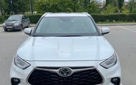 Toyota Highlander, 2021 год, 6 650 000 рублей, 2 фотография