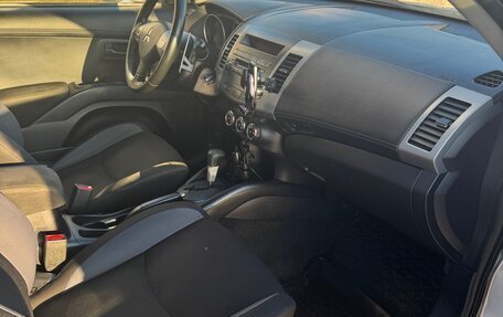 Mitsubishi Outlander III рестайлинг 3, 2010 год, 1 590 000 рублей, 14 фотография