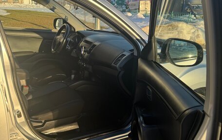 Mitsubishi Outlander III рестайлинг 3, 2010 год, 1 590 000 рублей, 15 фотография