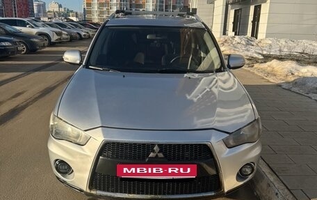 Mitsubishi Outlander III рестайлинг 3, 2010 год, 1 590 000 рублей, 2 фотография