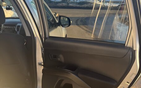 Mitsubishi Outlander III рестайлинг 3, 2010 год, 1 590 000 рублей, 17 фотография