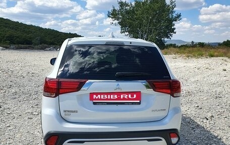 Mitsubishi Outlander III рестайлинг 3, 2019 год, 2 350 000 рублей, 5 фотография