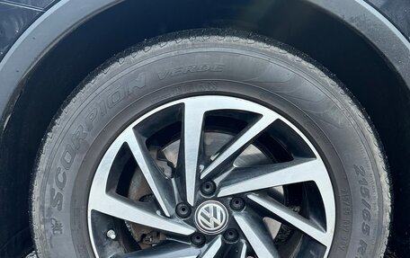 Volkswagen Tiguan II, 2018 год, 2 200 000 рублей, 21 фотография