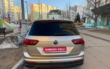 Volkswagen Tiguan II, 2021 год, 3 300 000 рублей, 5 фотография