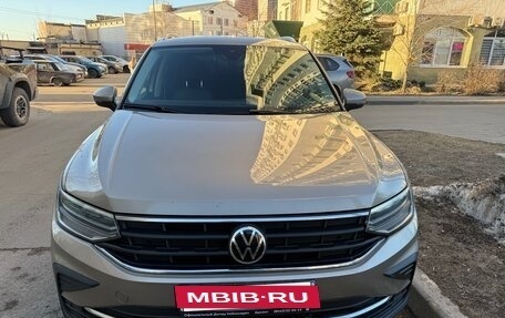 Volkswagen Tiguan II, 2021 год, 3 300 000 рублей, 2 фотография