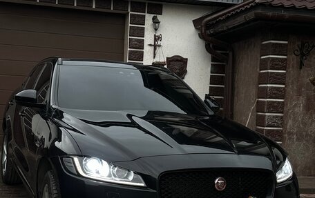 Jaguar F-Pace, 2017 год, 2 700 000 рублей, 2 фотография