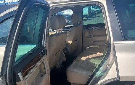 Volkswagen Touareg III, 2005 год, 590 000 рублей, 24 фотография