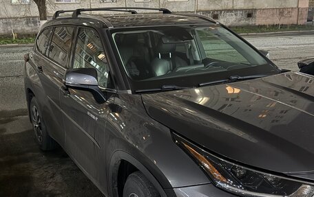 Toyota Highlander, 2021 год, 4 999 000 рублей, 3 фотография