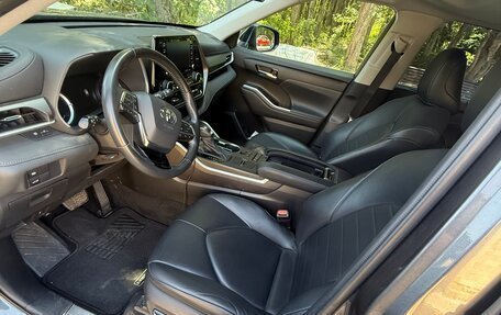 Toyota Highlander, 2021 год, 4 999 000 рублей, 9 фотография