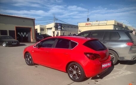 Opel Astra J, 2011 год, 700 000 рублей, 2 фотография