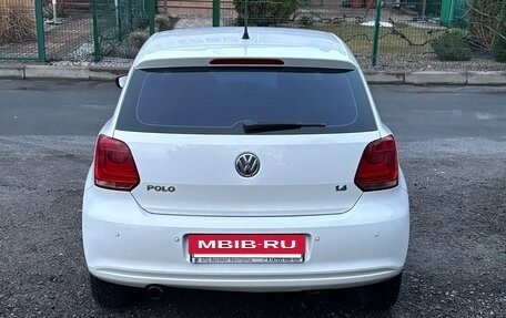 Volkswagen Polo VI (EU Market), 2011 год, 800 000 рублей, 2 фотография