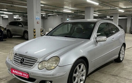 Mercedes-Benz C-Класс, 2004 год, 575 000 рублей, 1 фотография