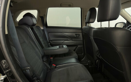 Mitsubishi Outlander III рестайлинг 3, 2021 год, 3 290 000 рублей, 13 фотография