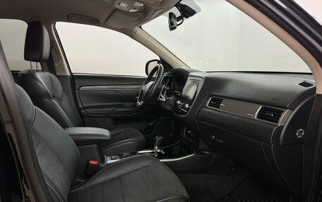 Mitsubishi Outlander III рестайлинг 3, 2021 год, 3 290 000 рублей, 12 фотография