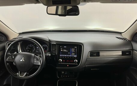 Mitsubishi Outlander III рестайлинг 3, 2021 год, 3 290 000 рублей, 5 фотография