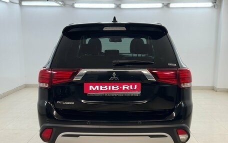 Mitsubishi Outlander III рестайлинг 3, 2021 год, 3 290 000 рублей, 3 фотография