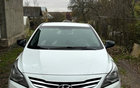 Hyundai Solaris II рестайлинг, 2015 год, 700 000 рублей, 2 фотография