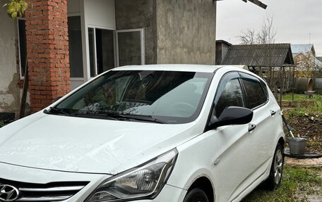 Hyundai Solaris II рестайлинг, 2015 год, 700 000 рублей, 3 фотография