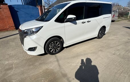 Toyota Esquire I, 2020 год, 2 750 000 рублей, 2 фотография