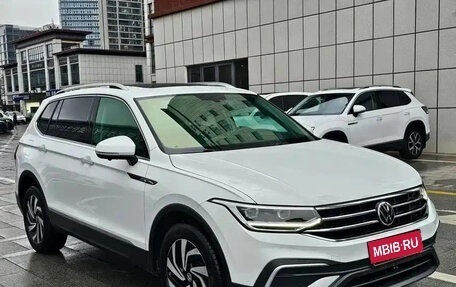 Volkswagen Tiguan II, 2023 год, 2 533 123 рублей, 3 фотография