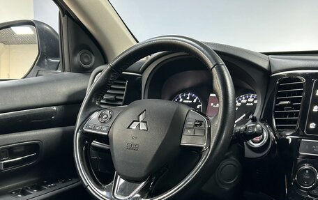 Mitsubishi Outlander III рестайлинг 3, 2019 год, 1 860 000 рублей, 15 фотография