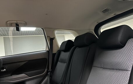 Mitsubishi Outlander III рестайлинг 3, 2019 год, 1 860 000 рублей, 12 фотография