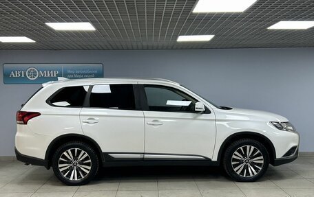 Mitsubishi Outlander III рестайлинг 3, 2019 год, 1 860 000 рублей, 8 фотография