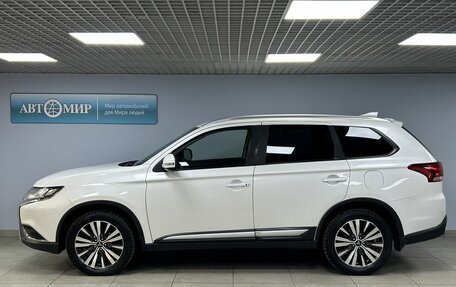 Mitsubishi Outlander III рестайлинг 3, 2019 год, 1 860 000 рублей, 4 фотография