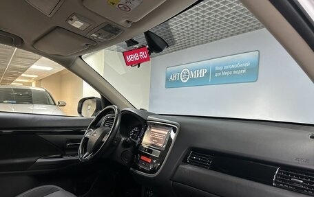 Mitsubishi Outlander III рестайлинг 3, 2019 год, 1 860 000 рублей, 13 фотография