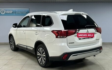 Mitsubishi Outlander III рестайлинг 3, 2019 год, 1 860 000 рублей, 5 фотография