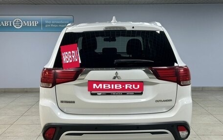Mitsubishi Outlander III рестайлинг 3, 2019 год, 1 860 000 рублей, 6 фотография