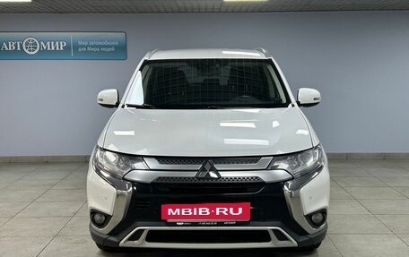 Mitsubishi Outlander III рестайлинг 3, 2019 год, 1 860 000 рублей, 2 фотография