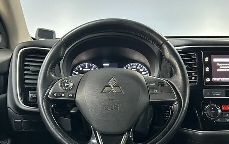 Mitsubishi Outlander III рестайлинг 3, 2019 год, 1 860 000 рублей, 16 фотография