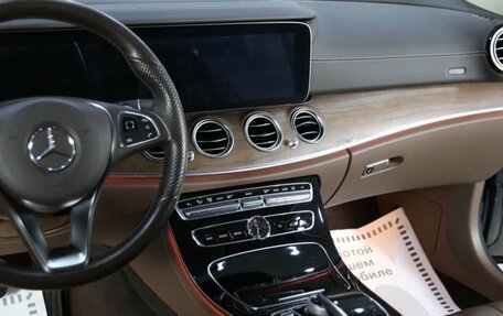 Mercedes-Benz E-Класс, 2017 год, 2 890 000 рублей, 24 фотография