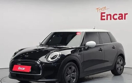 MINI Hatch, 2022 год, 1 910 000 рублей, 2 фотография