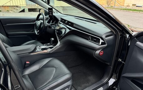 Toyota Camry, 2019 год, 2 750 000 рублей, 20 фотография